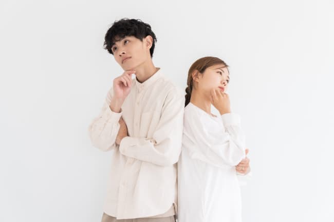 歯周病は治る病気なのか疑問に思う男女
