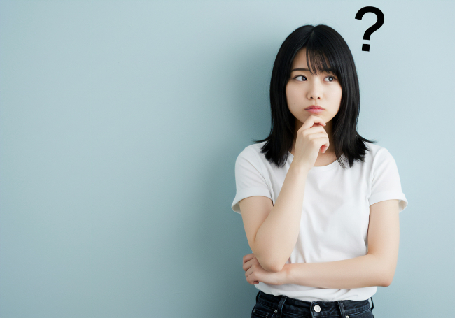インビザラインで受け口は治せるのか考える女性