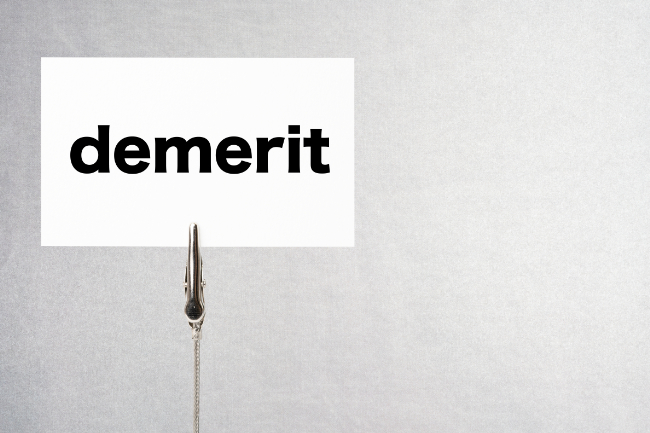 矯正治療で歯を削るデメリットのイメージ