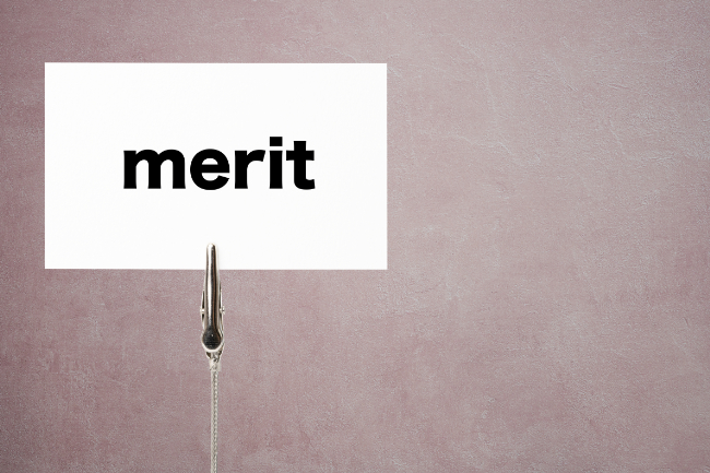 矯正治療で歯を削るメリットのイメージ