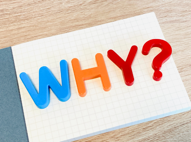 子どもがすきっ歯になる原因を考えるイメージ