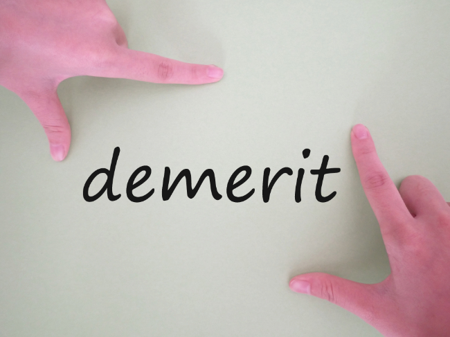 ワイヤー矯正のデメリットを確認するイメージ