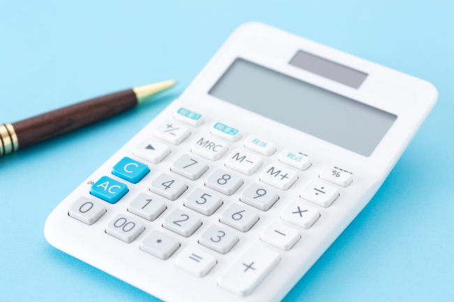 審美歯科で前歯をきれいにするのにかかる費用を示す計算機