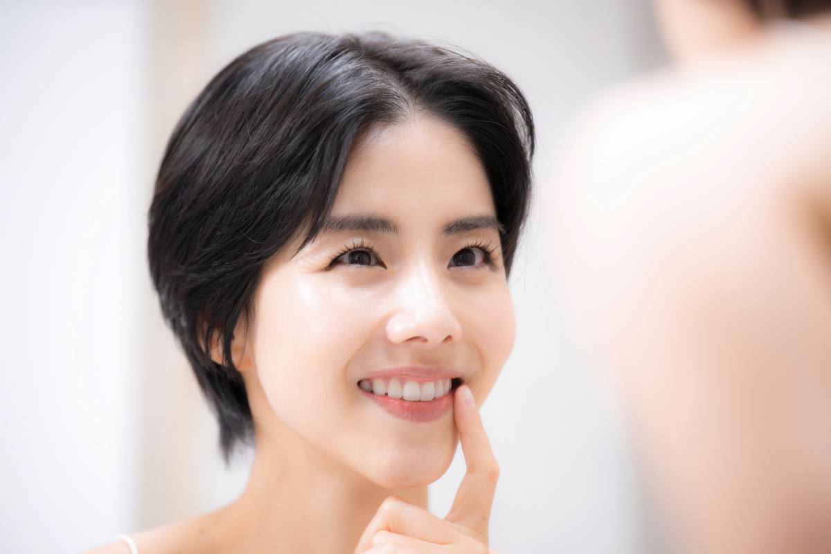 綺麗な差し歯の女性
